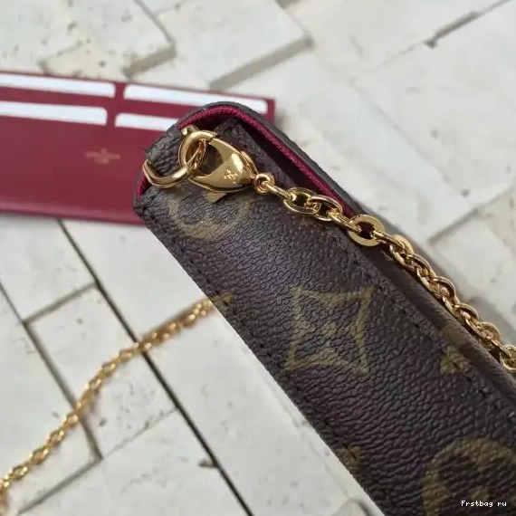 First bag ru Louis Vuitton POCHETTE FELICIE 0323